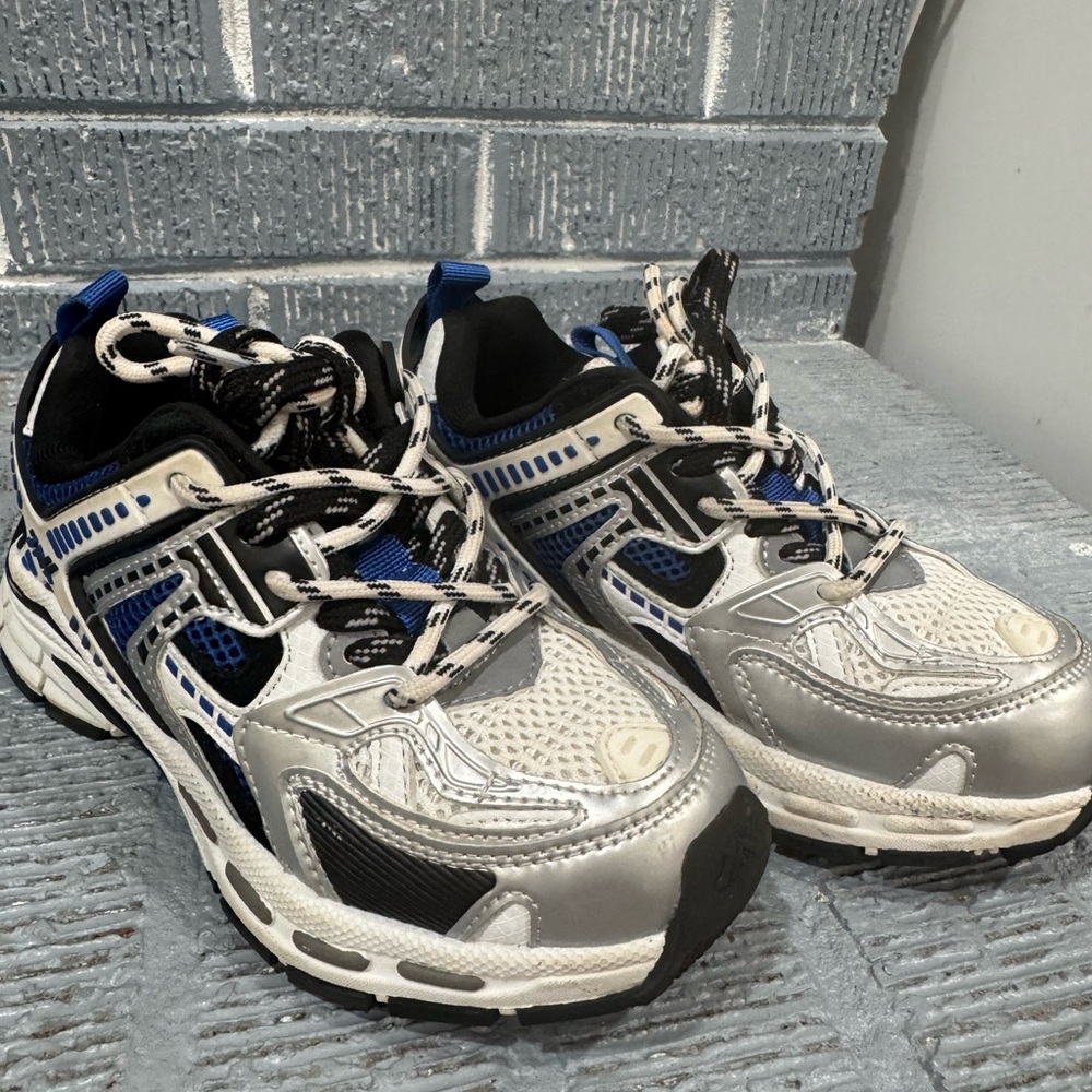 Size 13C for boys / Erge Kids Sneakers - Silver and Blue